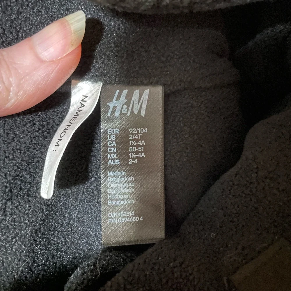 H&M black knit winter hat fleece lined Pom Pom 2/4t